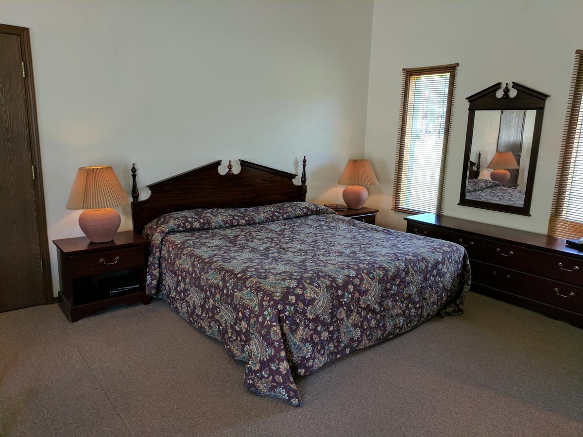 Rock Creek Mercantile & Motel Clinton Екстер'єр фото