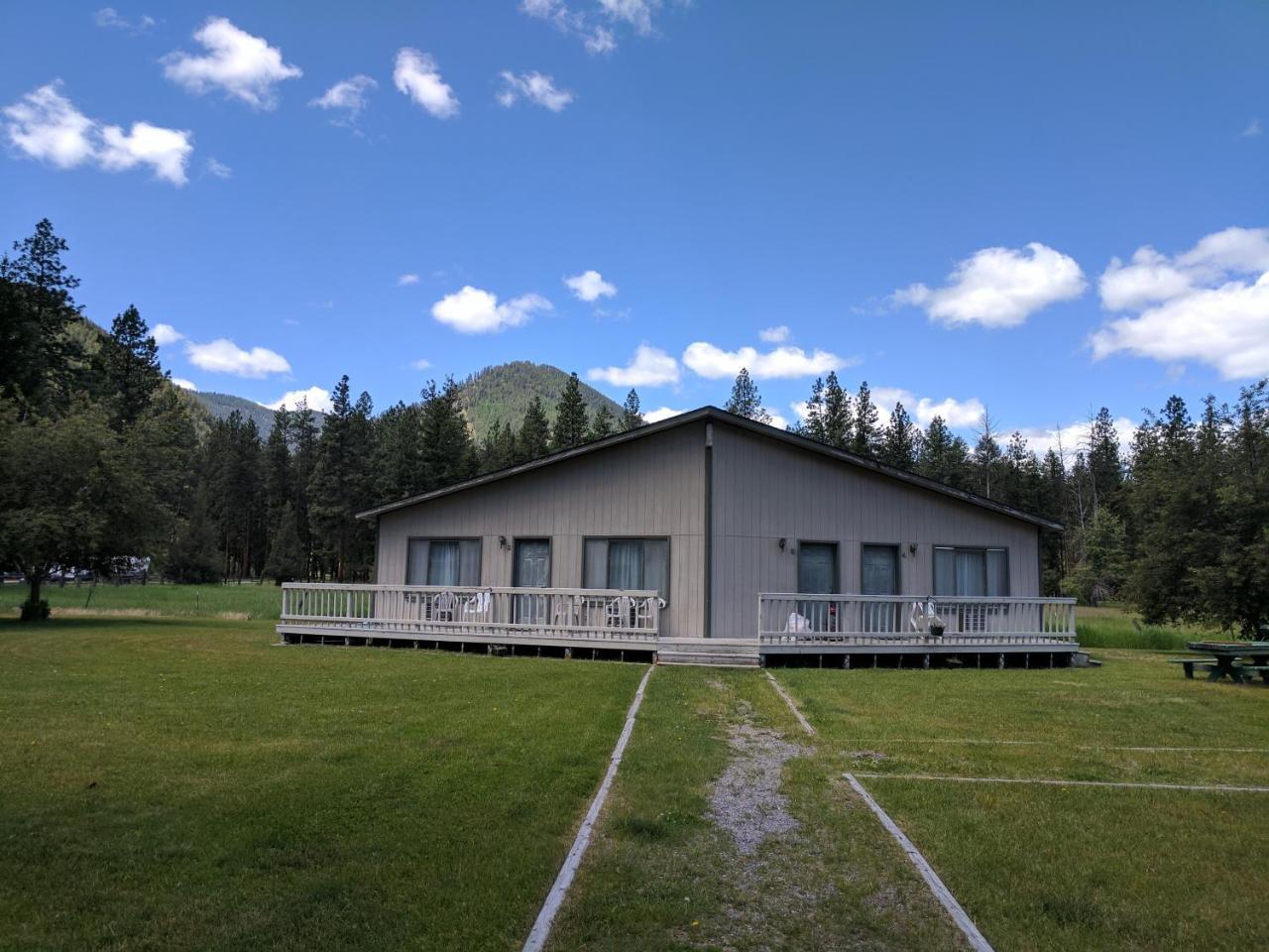 Rock Creek Mercantile & Motel Clinton Екстер'єр фото